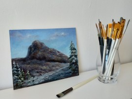 Ručně malovaná krajina olejem "Bořeň pod sněhem" 24 × 18 cm